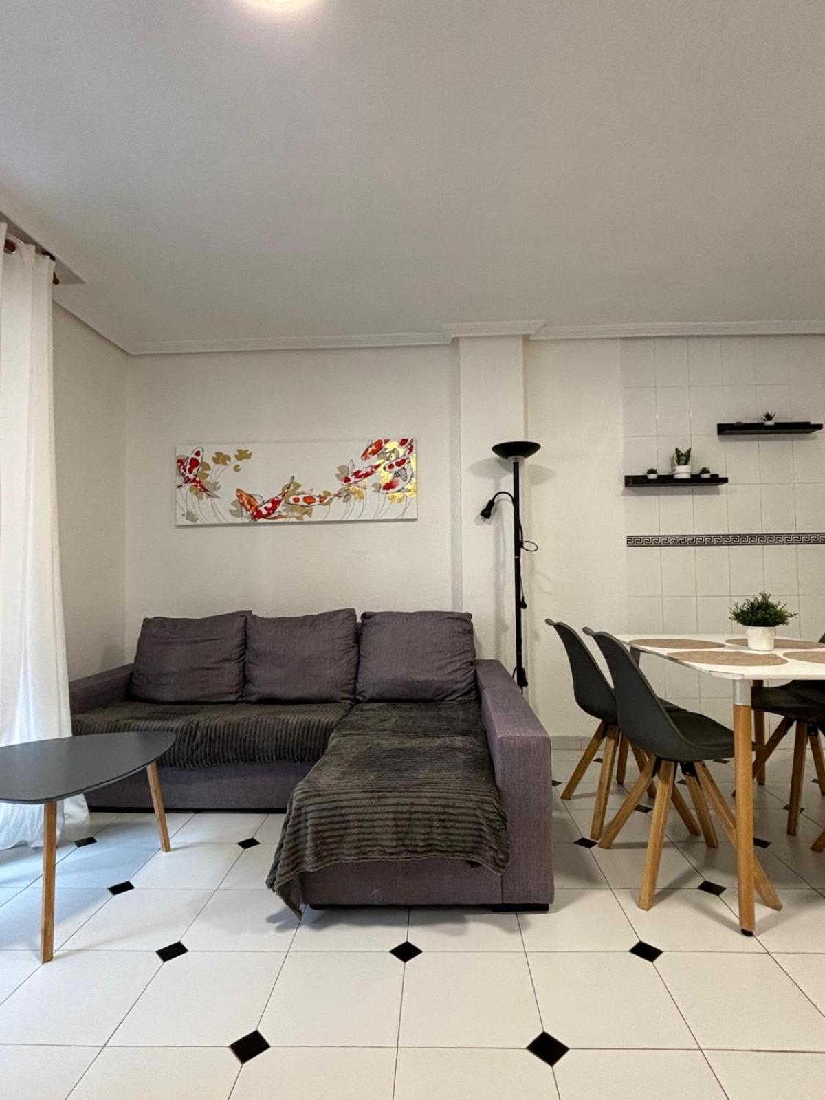 Просторная Квартира Рядом С Морем В Хорошем Районе Torrevieja Exterior foto